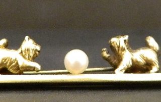 kittens pearl pin